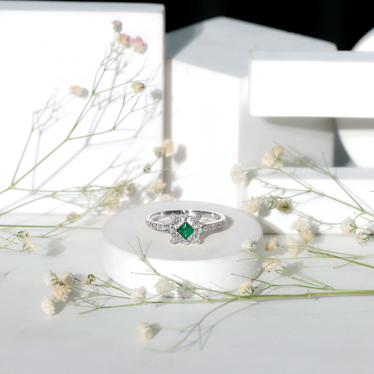 Emerald Engagement Ring – Antique Vintage Diamond Accent Princess Cut Design