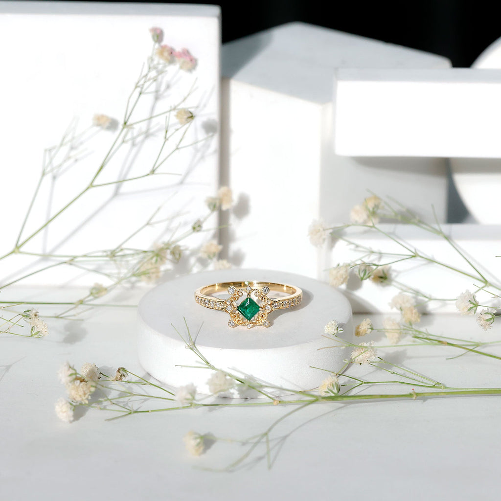 Emerald Engagement Ring – Antique Vintage Diamond Accent Princess Cut Design