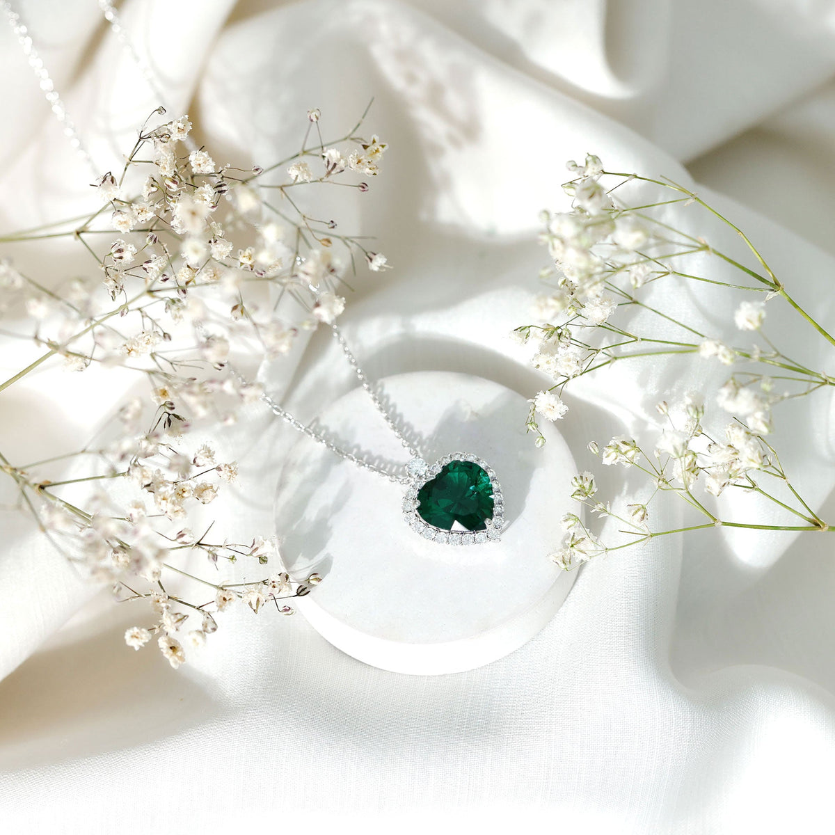 Emerald Heart Pendant Lab Grown Emerald 5.6 Ct – Moissanite Necklace With Sparkling Halo