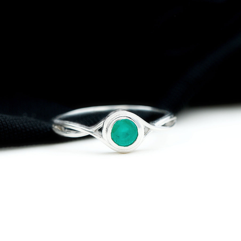Emerald Solitaire Ring – Round Cut Emerald with Modern Crossover Band Design