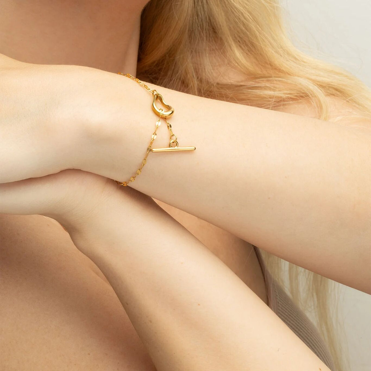 18K Gold PVD Stainless Steel Abstract Carabiner Bracelet- gold model