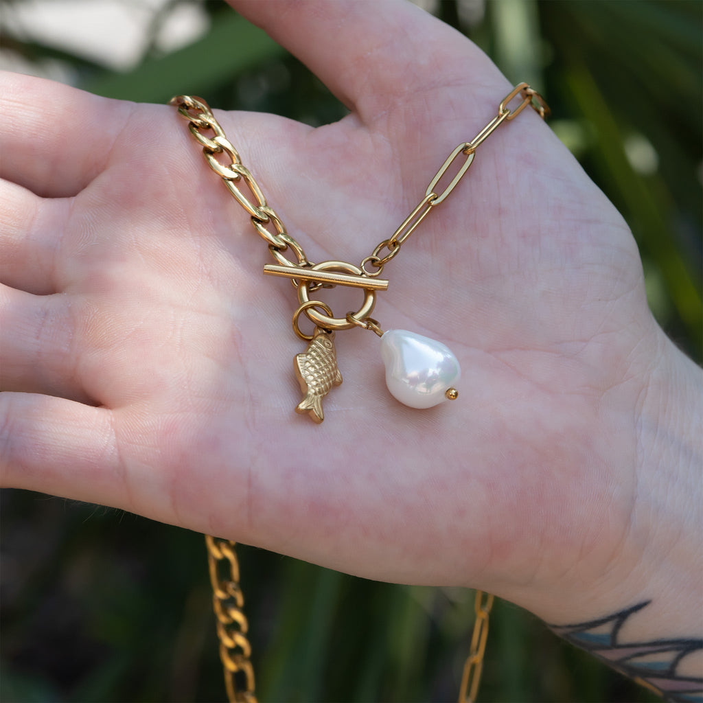 Gold Carabiner Necklace – 18K Gold Jewelry With Freshwater Pearl Pendant - Necklaces | Sunflower Soul Boutique