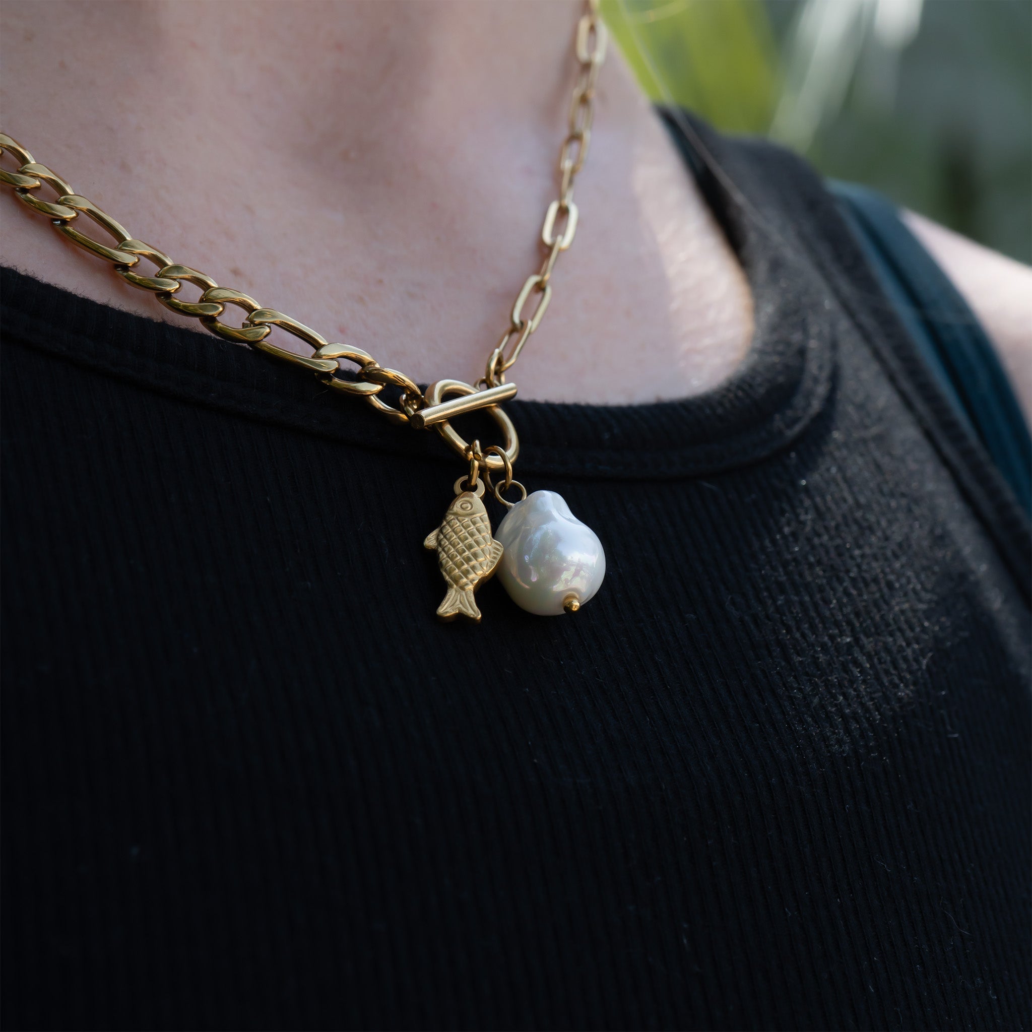 Gold Carabiner Necklace – 18K Gold Jewelry With Freshwater Pearl Pendant - Necklaces | Sunflower Soul Boutique
