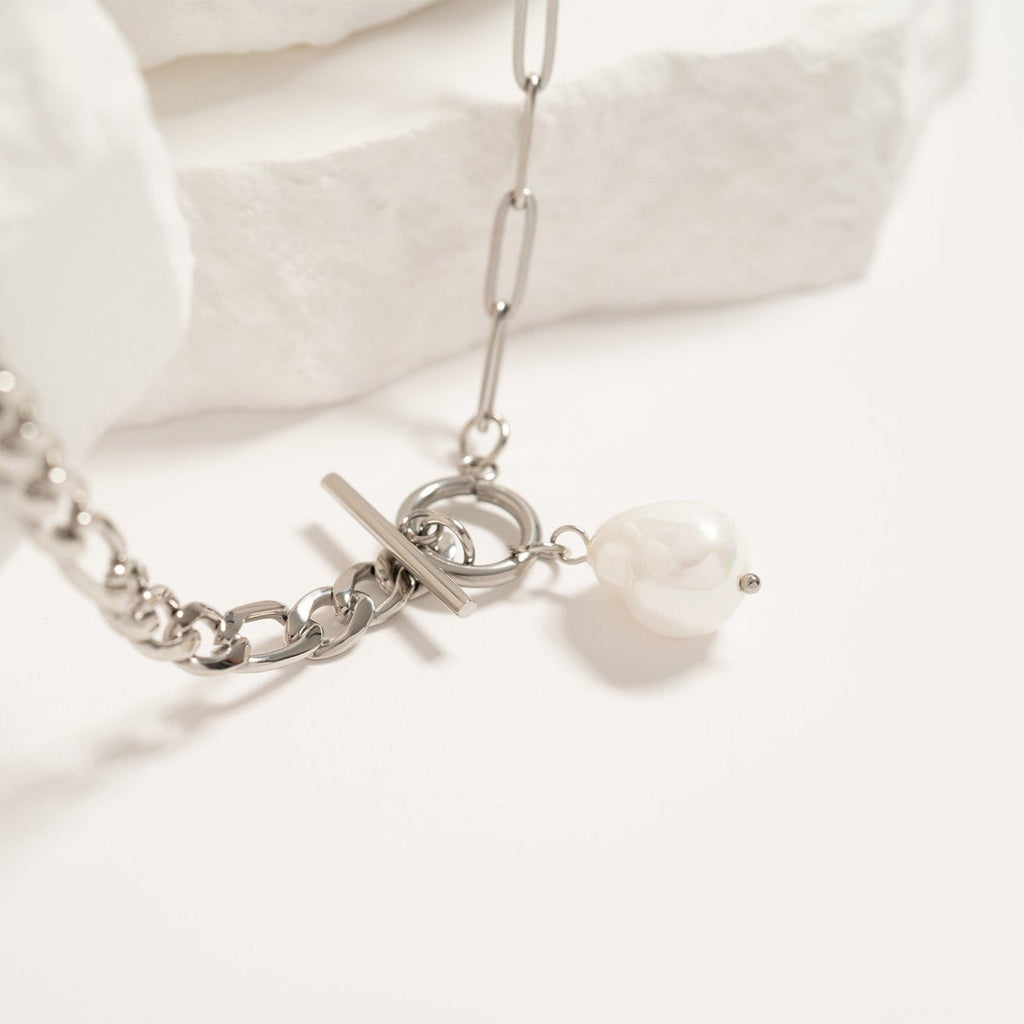 Gold Carabiner Necklace – 18K Gold Jewelry With Freshwater Pearl Pendant - Necklaces | Sunflower Soul Boutique