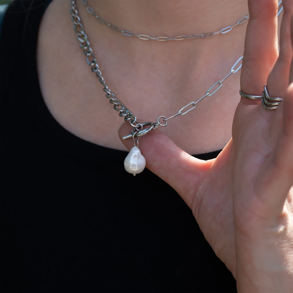 Gold Carabiner Necklace – 18K Gold Jewelry With Freshwater Pearl Pendant - Necklaces | Sunflower Soul Boutique