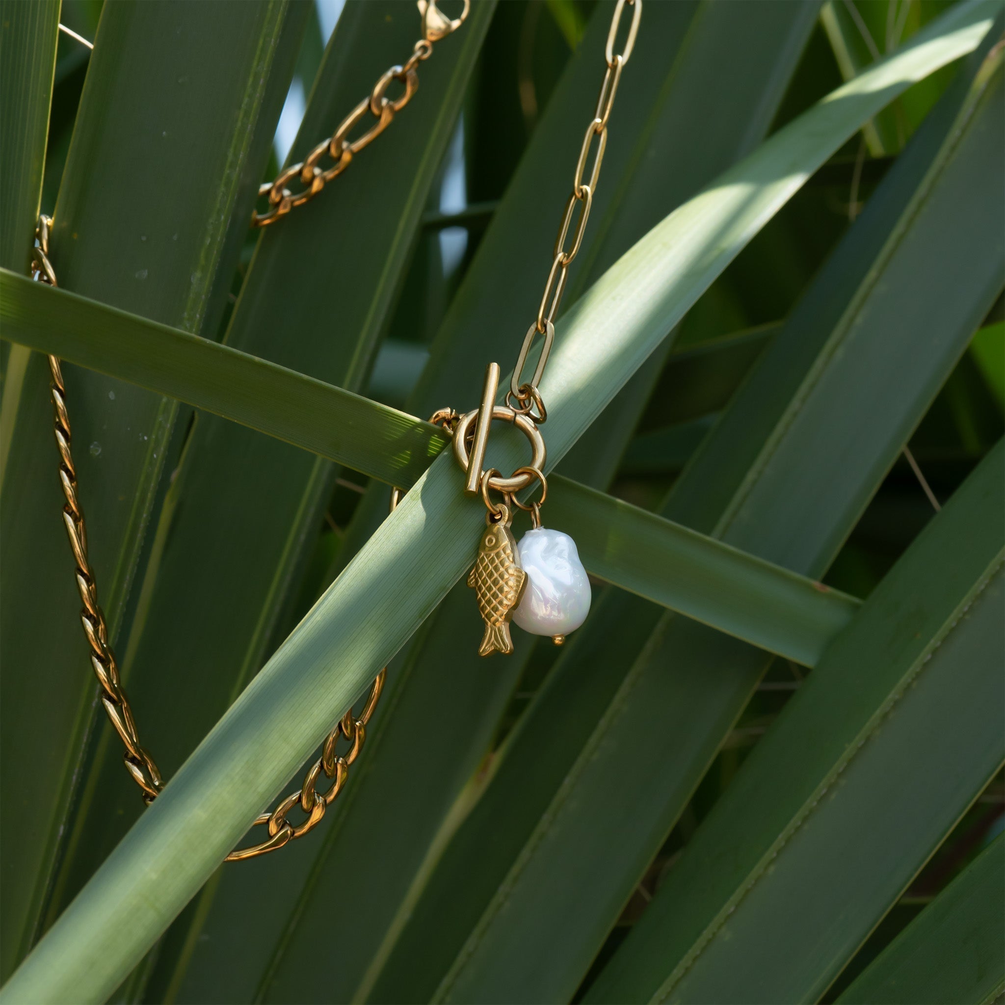 Gold Carabiner Necklace – 18K Gold Jewelry With Freshwater Pearl Pendant - Necklaces | Sunflower Soul Boutique