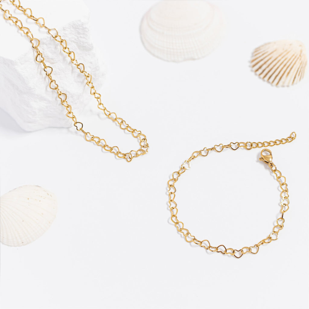 Gold Heart Bracelet – 18K Gold Plated Stainless Steel Tarnish Resistant Chain - Bracelets | Sunflower Soul Boutique