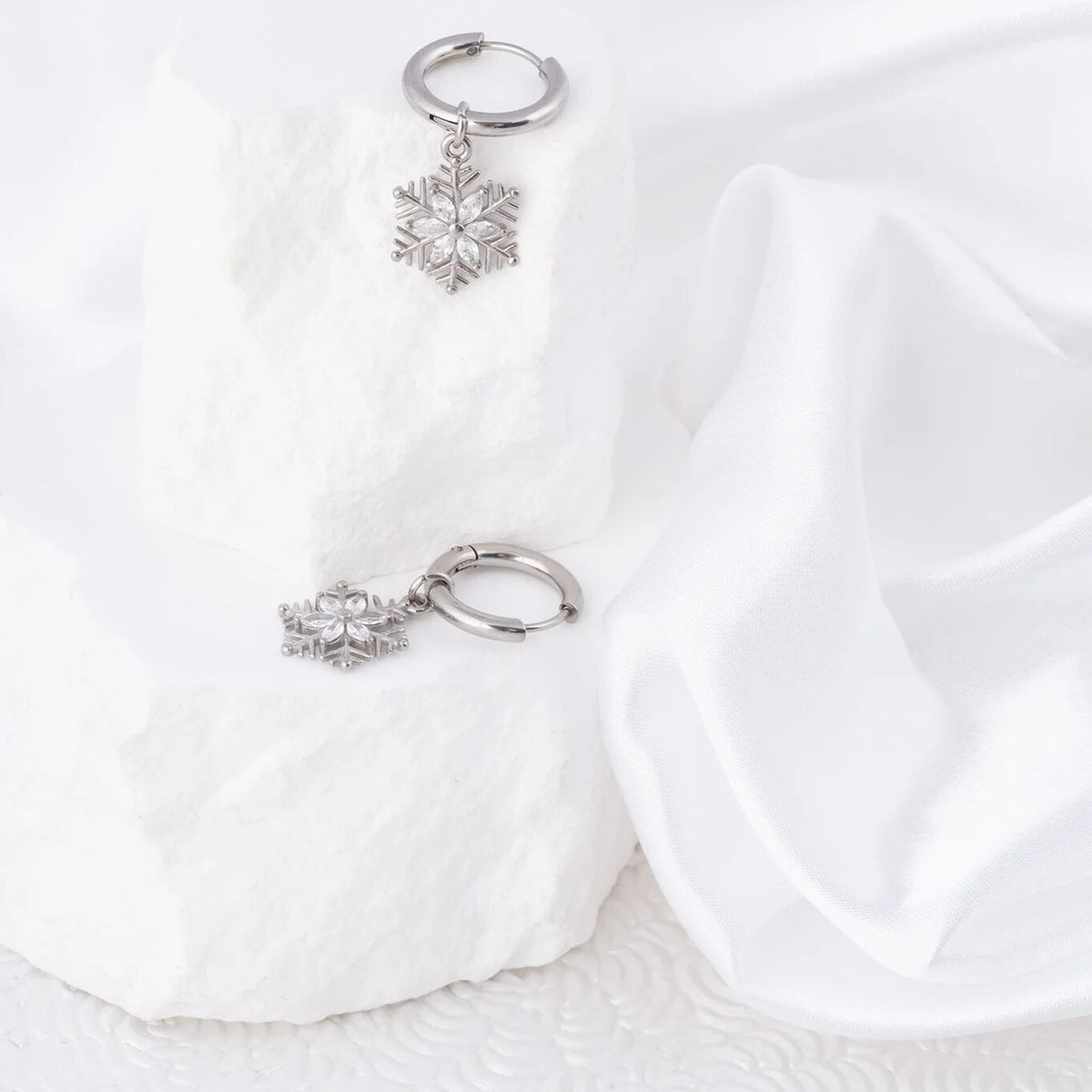 Wholesale Jewelry 18K Gold PVD Stainless Steel Snowflake Charm- silver studio 