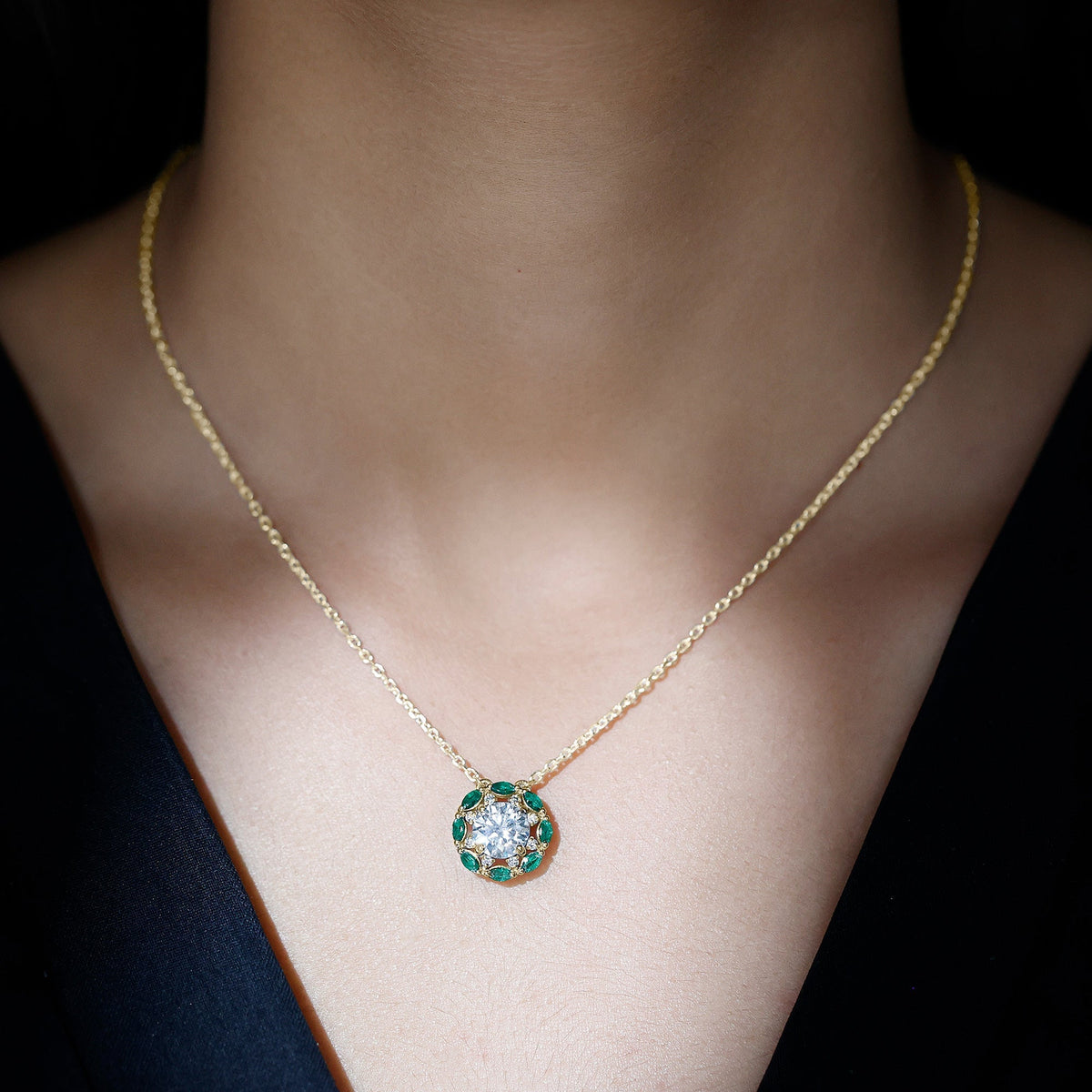 Lab Grown Diamond Necklace – 2 Carat Bridal Pendant With Emerald Stones