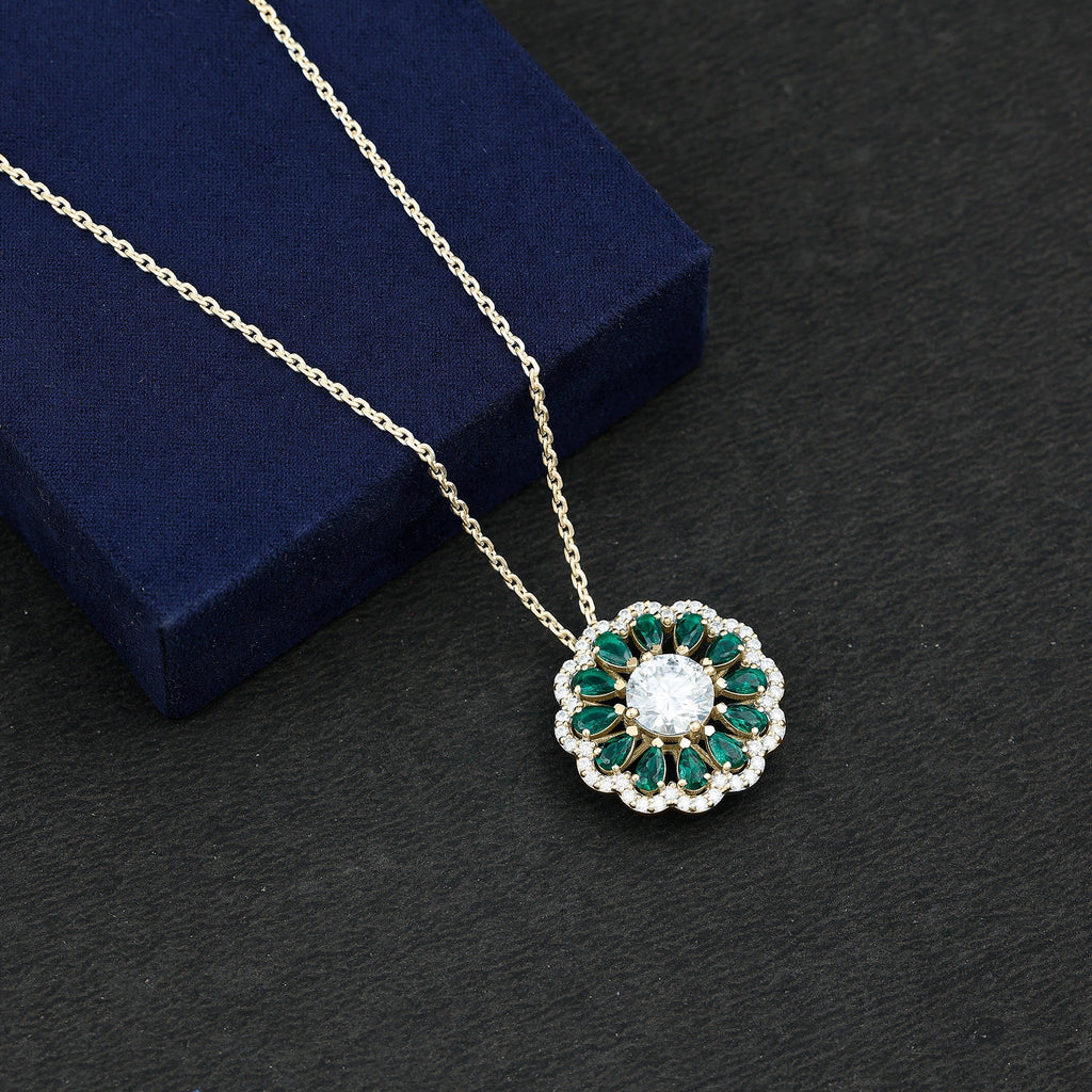 Lab Grown Diamond Necklace – 3 Carat Bridal Flower Pendant With Emerald Halo