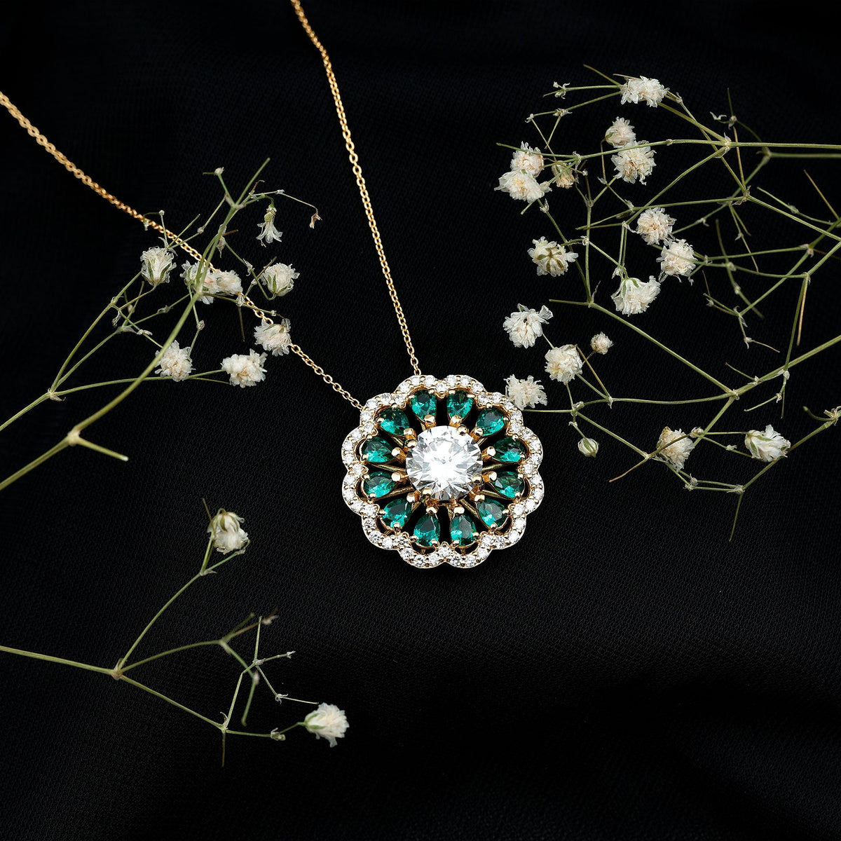 Lab Grown Diamond Necklace – 3 Carat Bridal Flower Pendant With Emerald Halo
