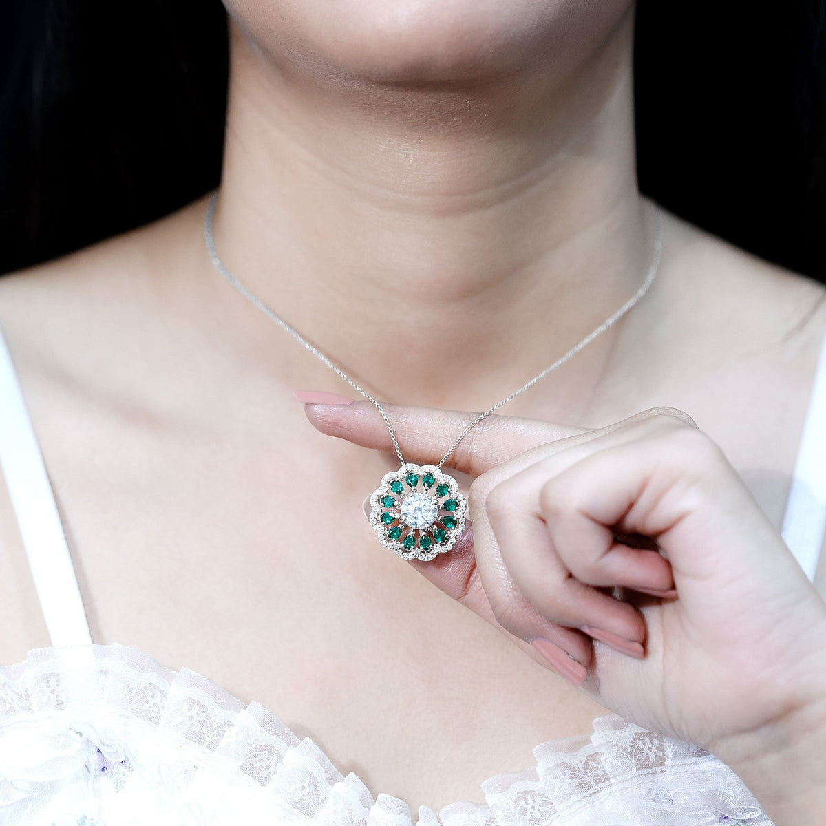 Lab Grown Diamond Necklace – 3 Carat Bridal Flower Pendant With Emerald Halo
