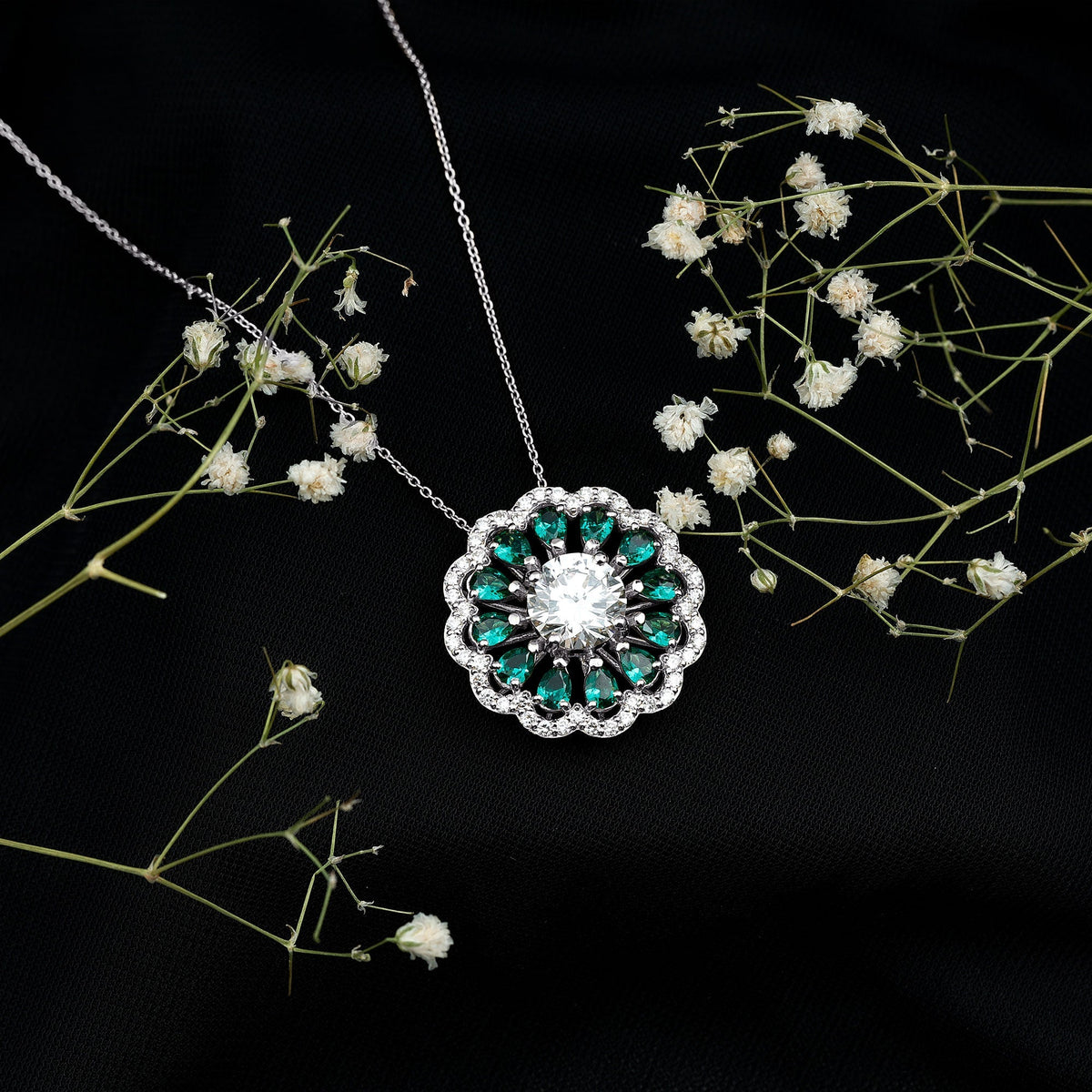Lab Grown Diamond Necklace – 3 Carat Bridal Flower Pendant With Emerald Halo