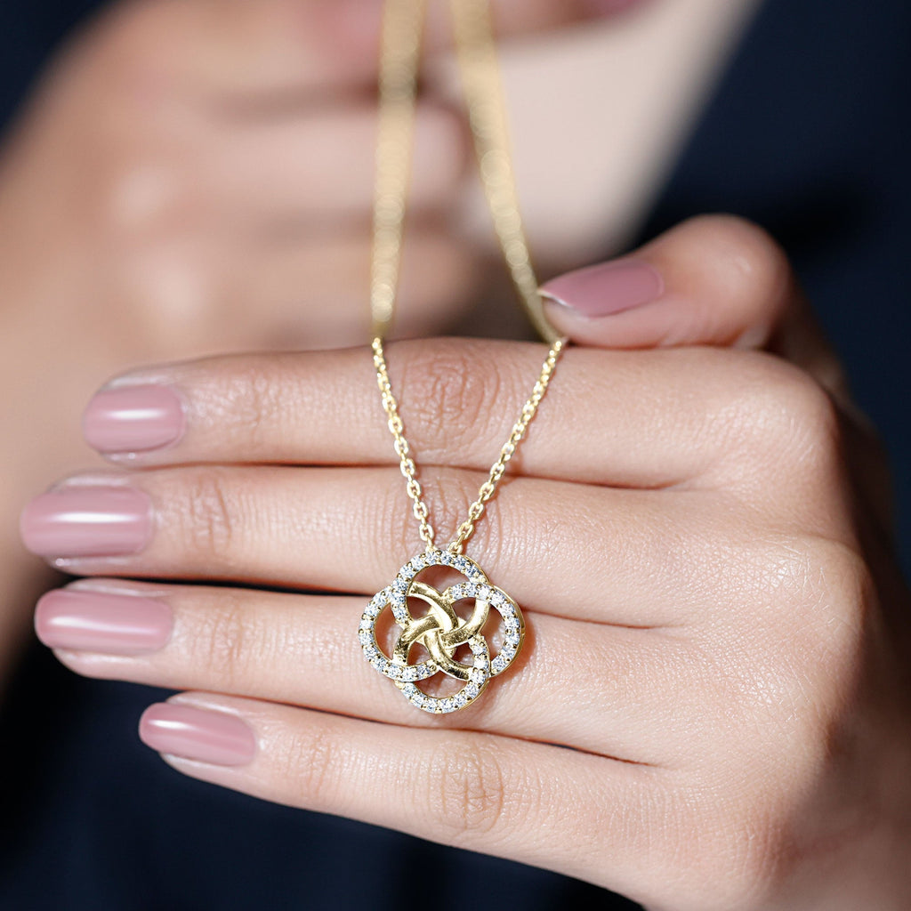 Lab Grown Diamond Necklace – Floral Pendant With Interlocking Circle Design