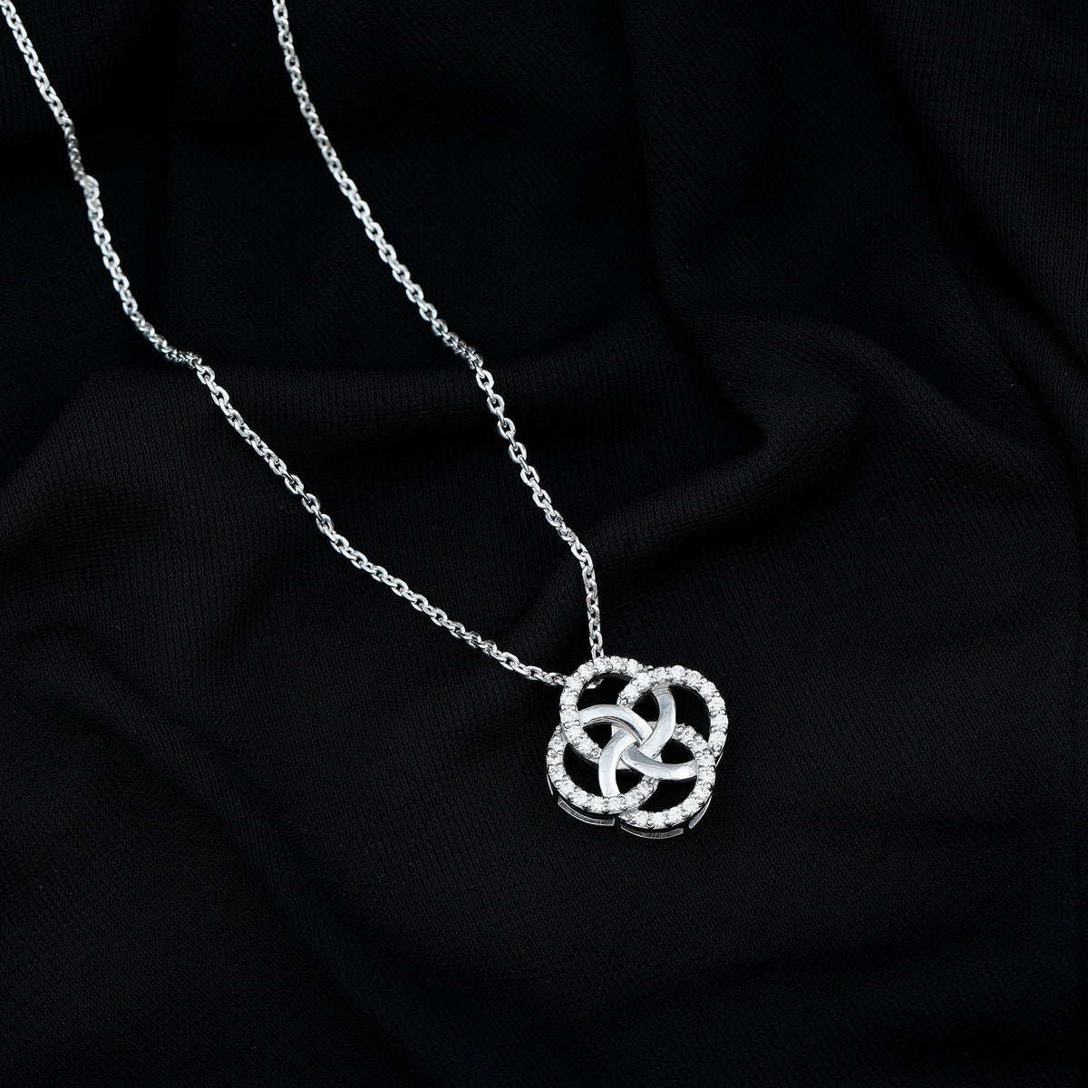 Lab Grown Diamond Necklace – Floral Pendant With Interlocking Circle Design