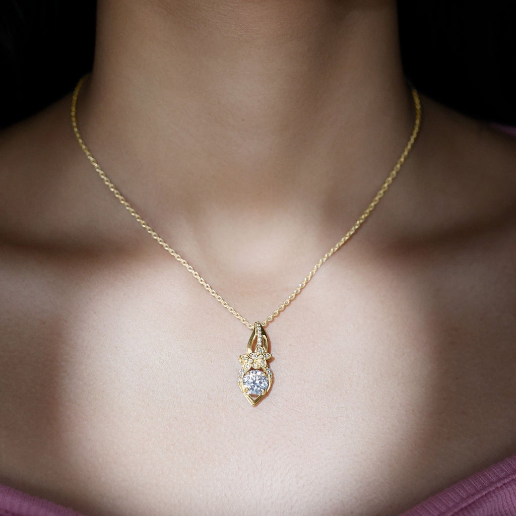 Lab Grown Diamond Necklace – Floral Statement Pendant With Prong Setting