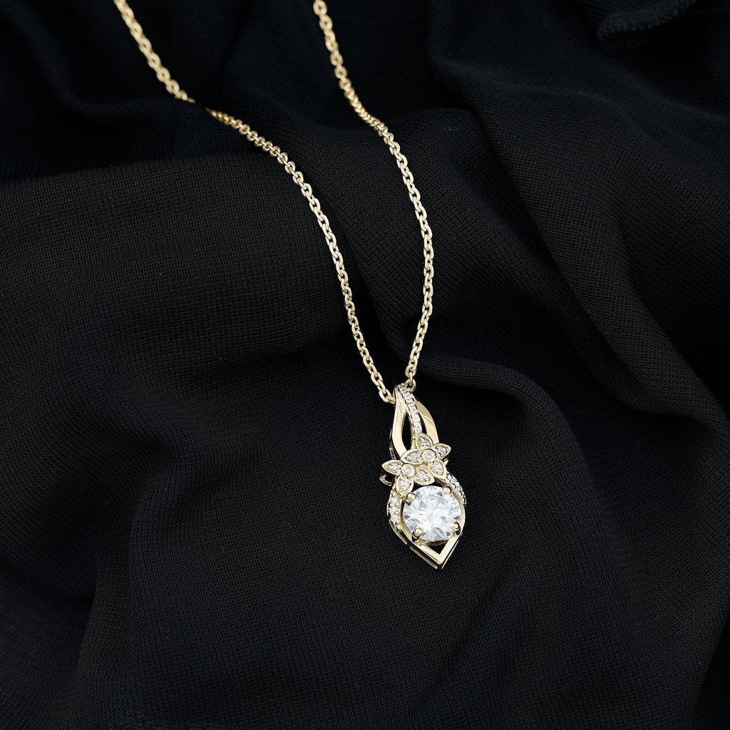 Lab Grown Diamond Necklace – Floral Statement Pendant With Prong Setting