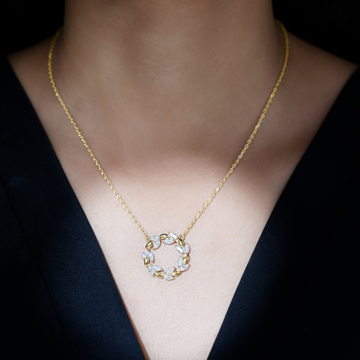 Lab Grown Diamond Necklace – Nature Inspired Circle Pendant With Marquise Diamonds