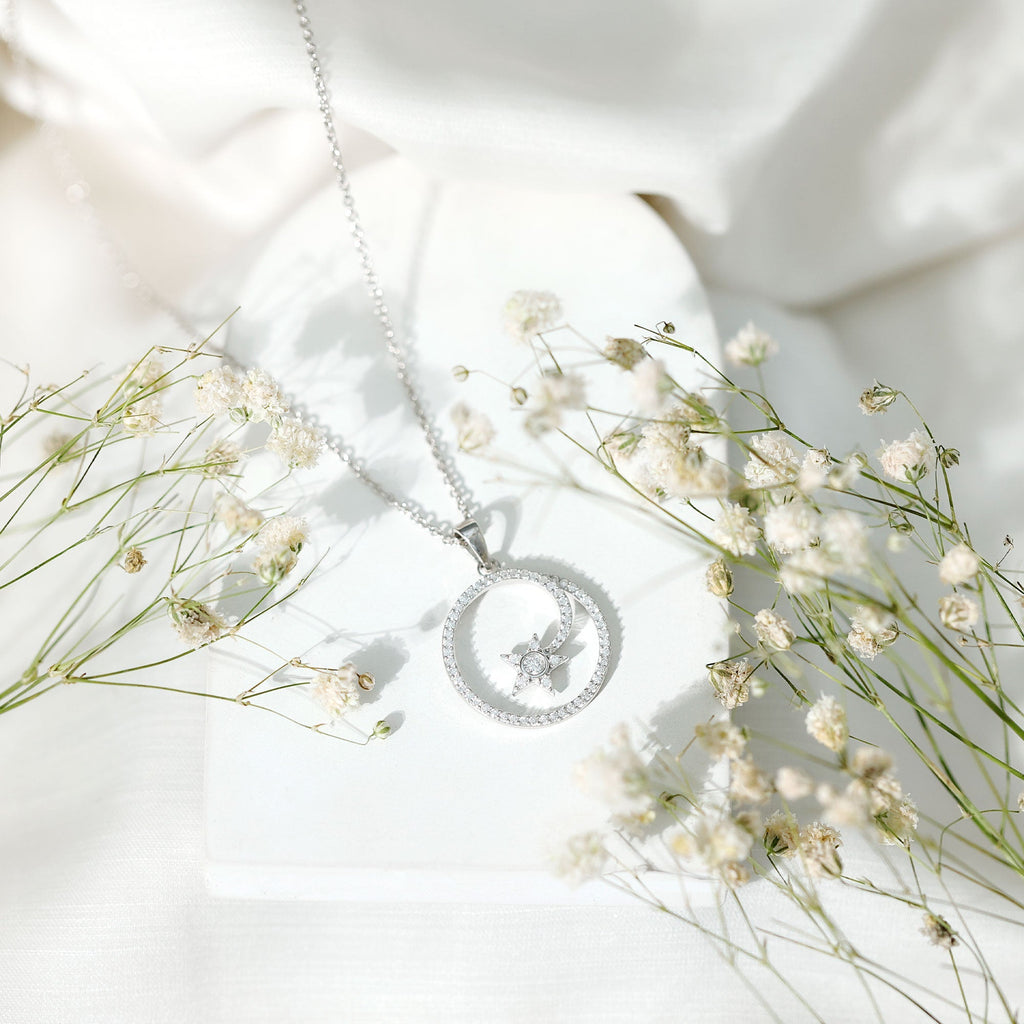 Lab Grown Diamond Necklace – Open Circle Star Pendant With Bezel Setting
