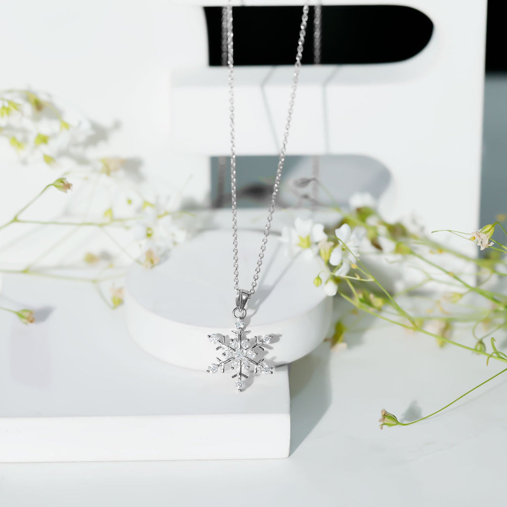 Lab Grown Diamond Necklace – Snowflake Pendant Gift With Round Cut Diamonds