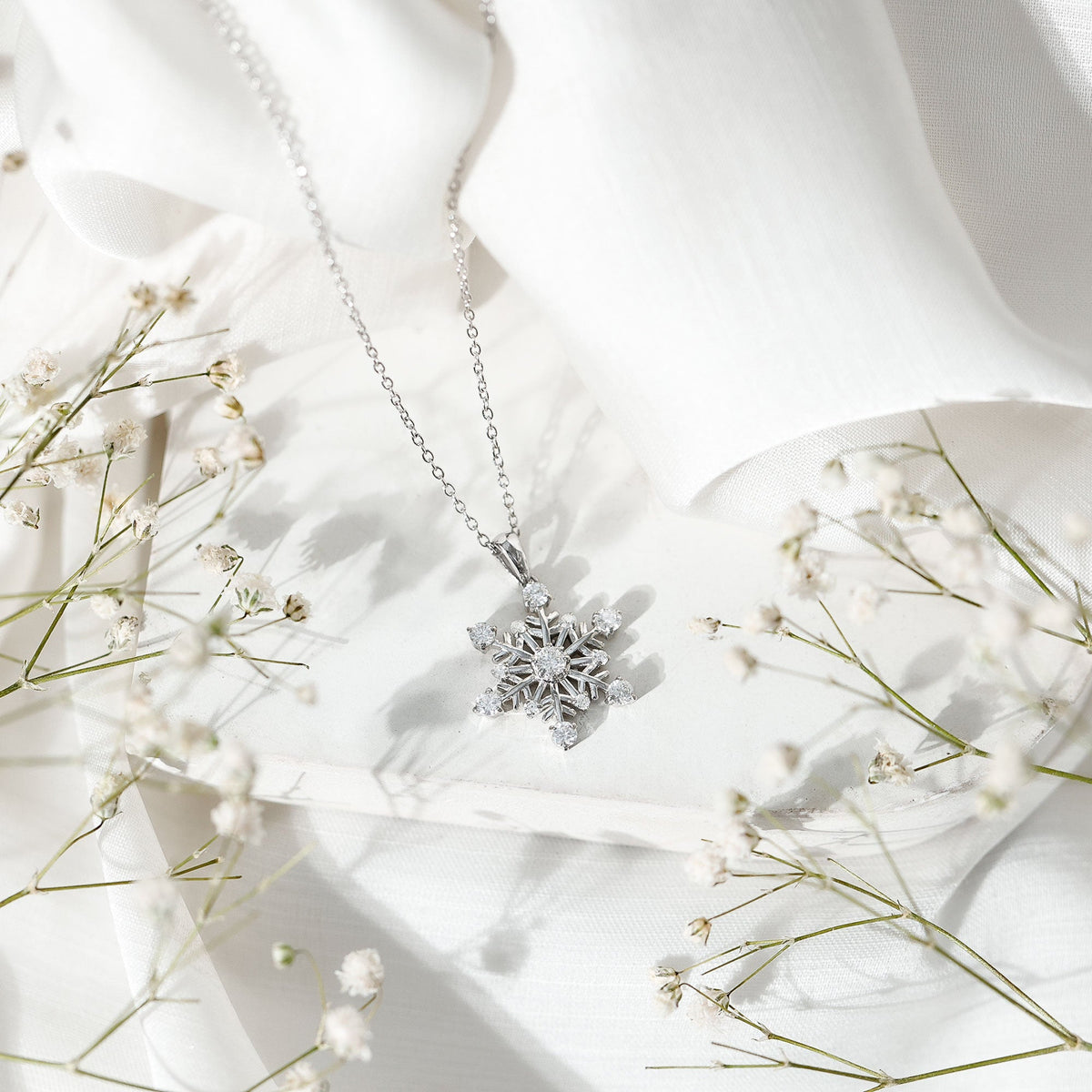 Lab Grown Diamond Necklace – Snowflake Pendant Jewelry with Round Cut Diamonds