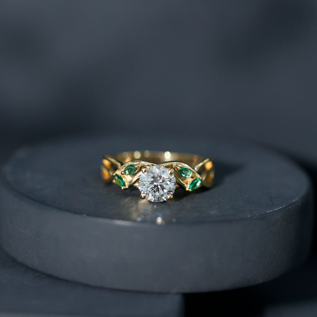 Lab Grown Diamond Ring – 1 Carat Round Cut Engagement Ring With Marquise Emerald