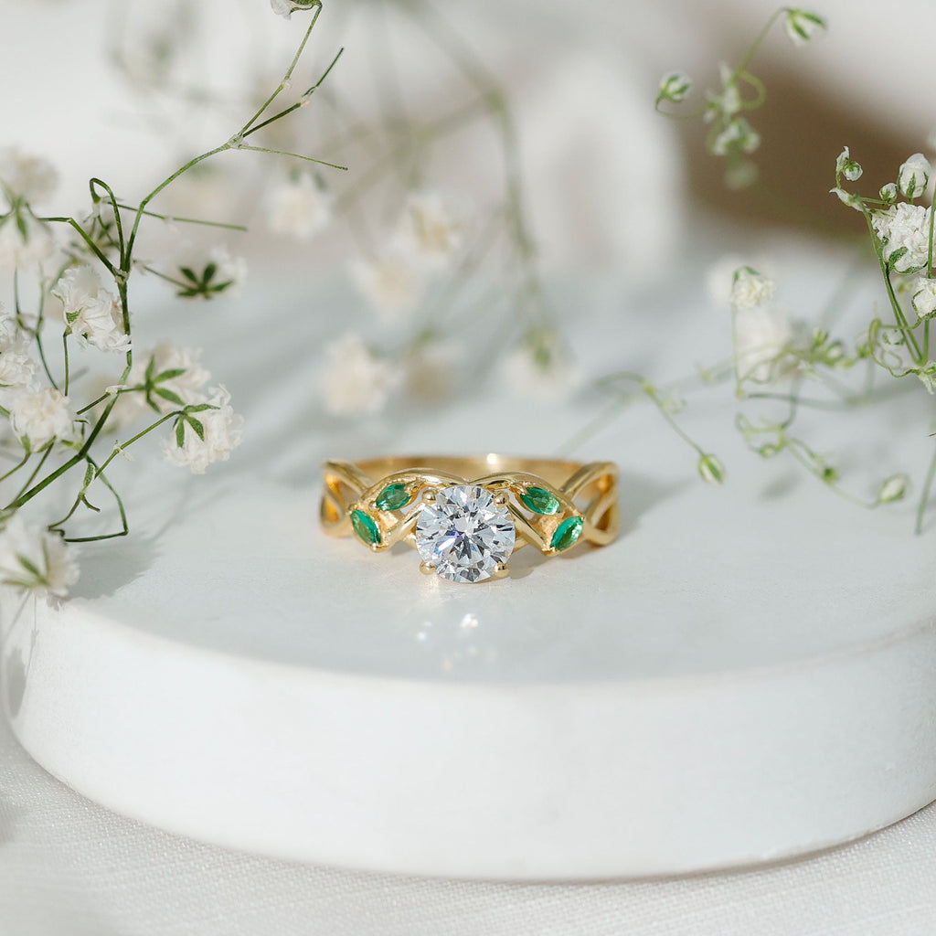 Lab Grown Diamond Ring – 1 Carat Round Cut Engagement Ring With Marquise Emerald