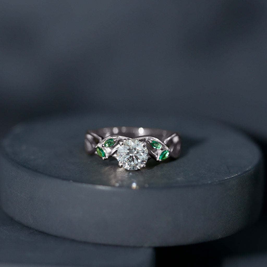 Lab Grown Diamond Ring – 1 Carat Round Cut Engagement Ring With Marquise Emerald