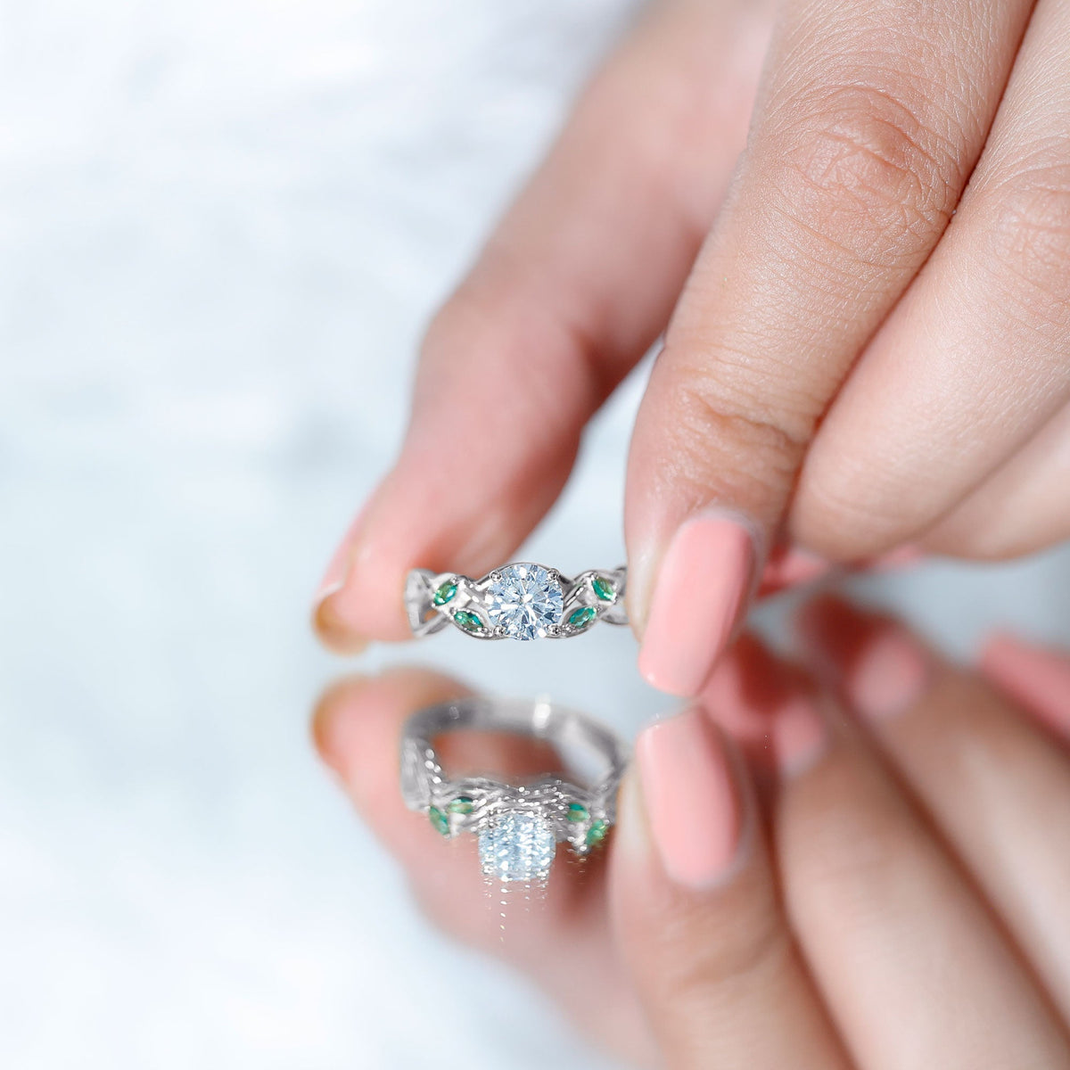 Lab Grown Diamond Ring – 1 Carat Round Cut Engagement Ring With Marquise Emerald