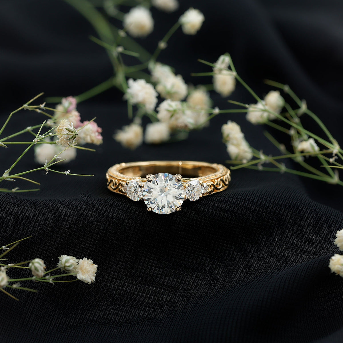 Lab Grown Diamond Ring – Vintage Engagement Ring with Round Cut Diamonds & Basket Setting