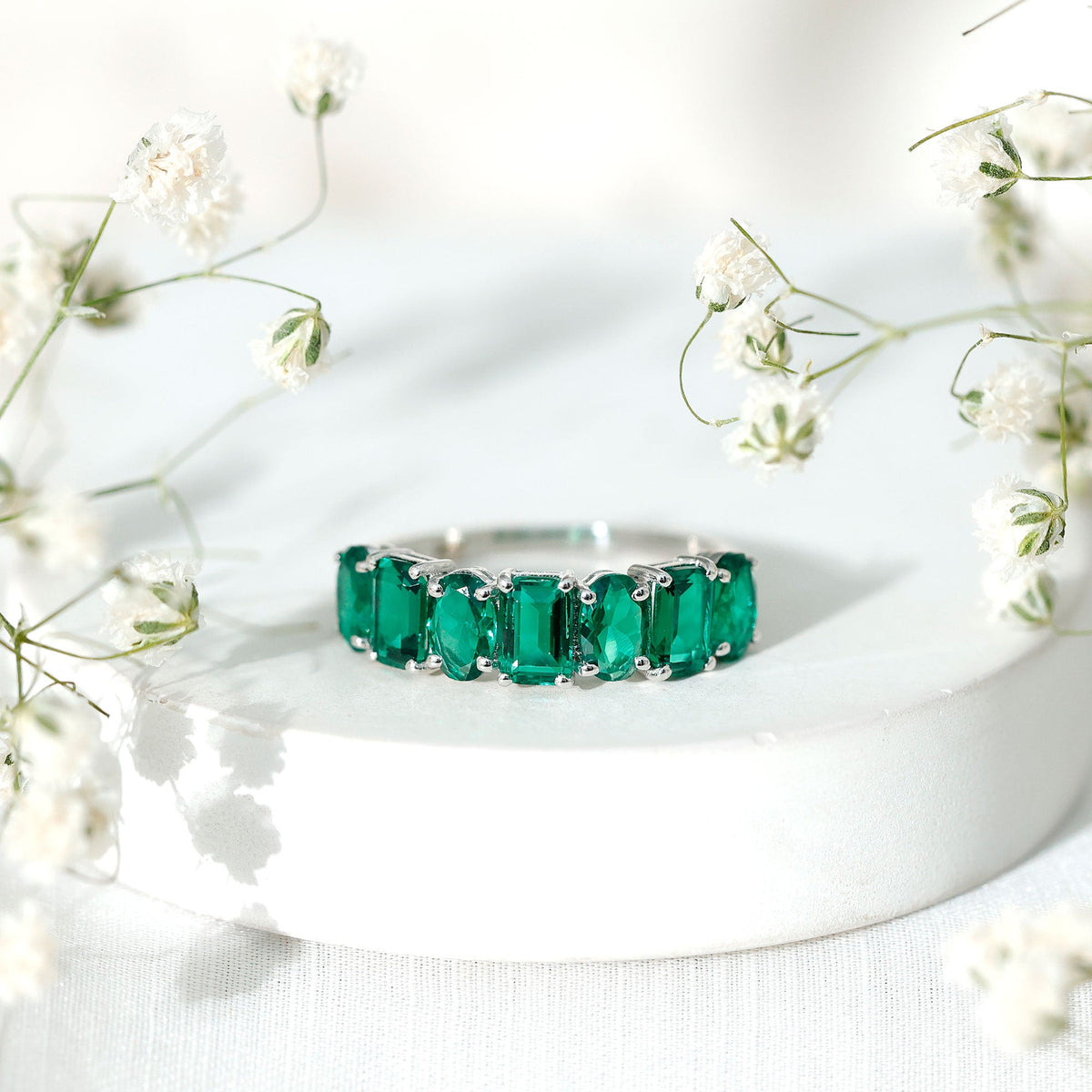 Lab Grown Emerald Band – Certified Anniversary Gemstone Ring With Elegant Prong Setting