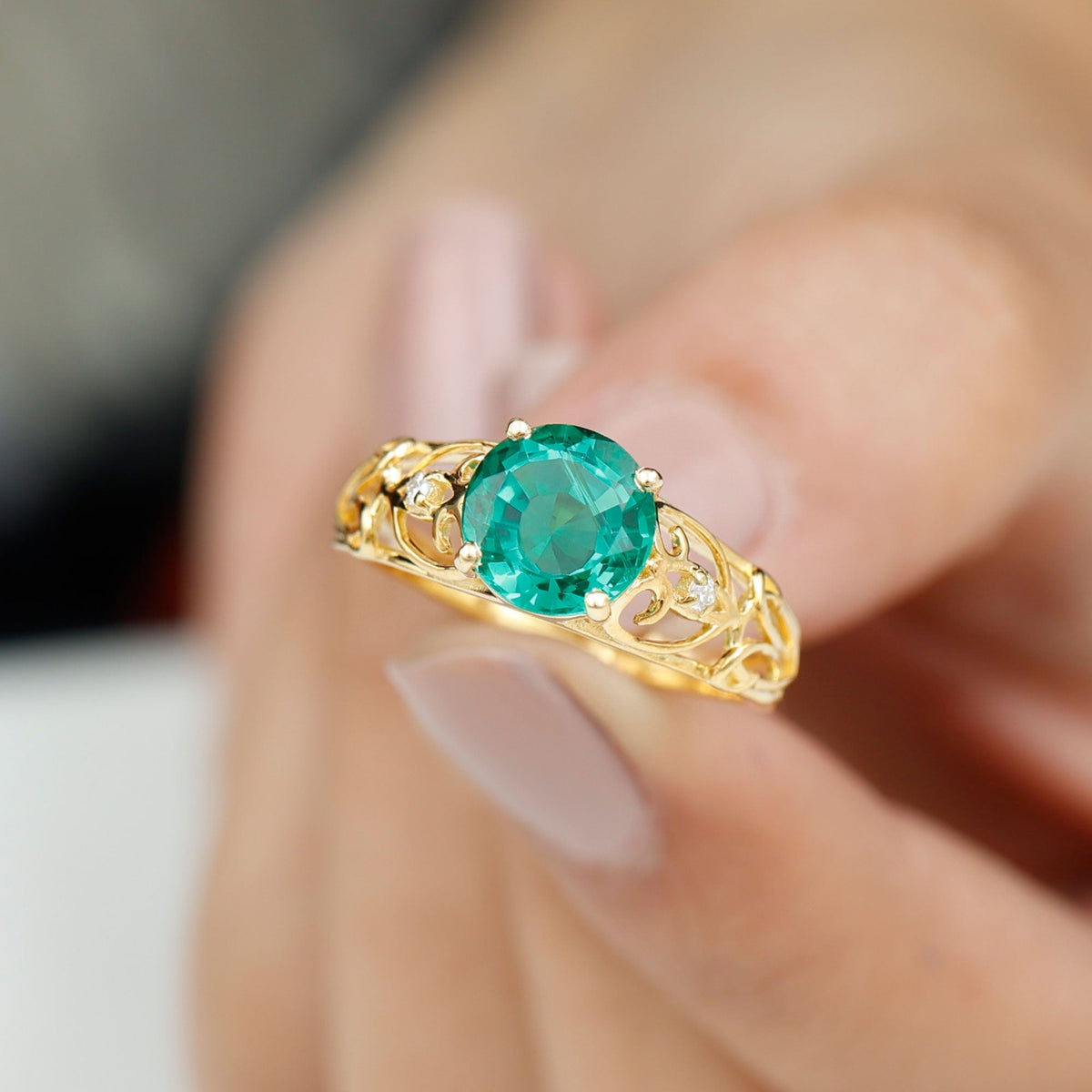 Lab Grown Emerald Ring – 2 Carat Antique Engagement With Prong Setting