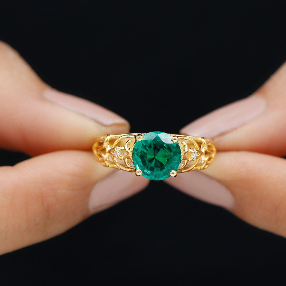 Lab Grown Emerald Ring – 2 Carat Antique Engagement With Prong Setting