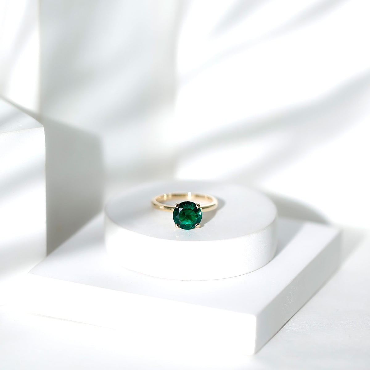 Lab Grown Emerald Ring – 2 Carat Solitaire Engagement Ring With AAAA Quality