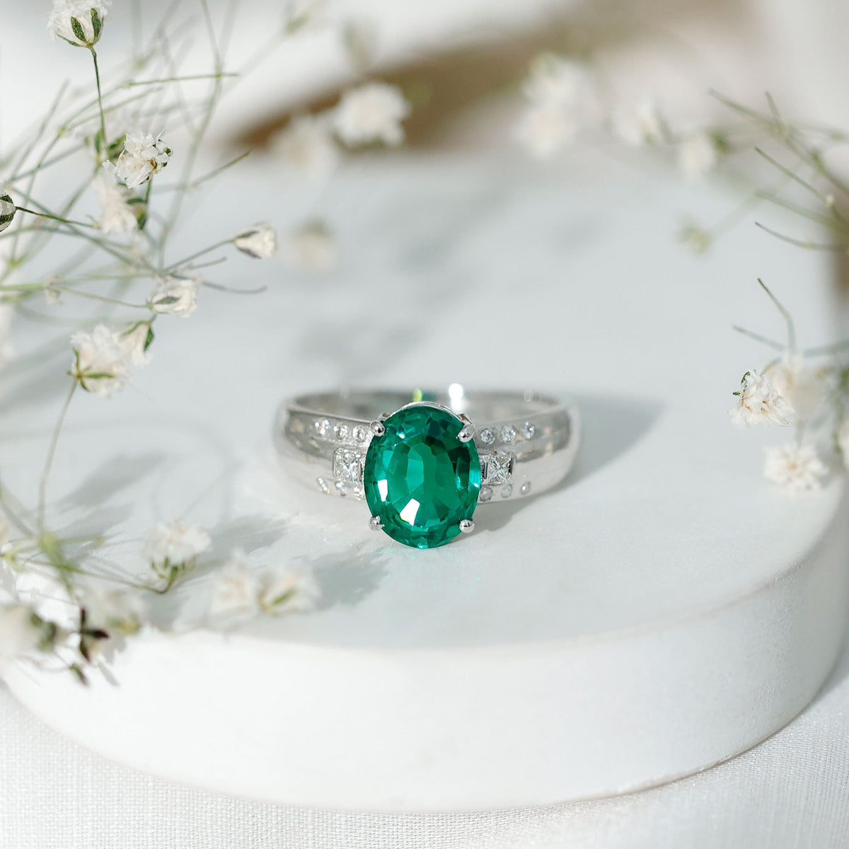 Lab Grown Emerald Ring – 3 Carat Oval Cut Engagement Ring with Diamonds