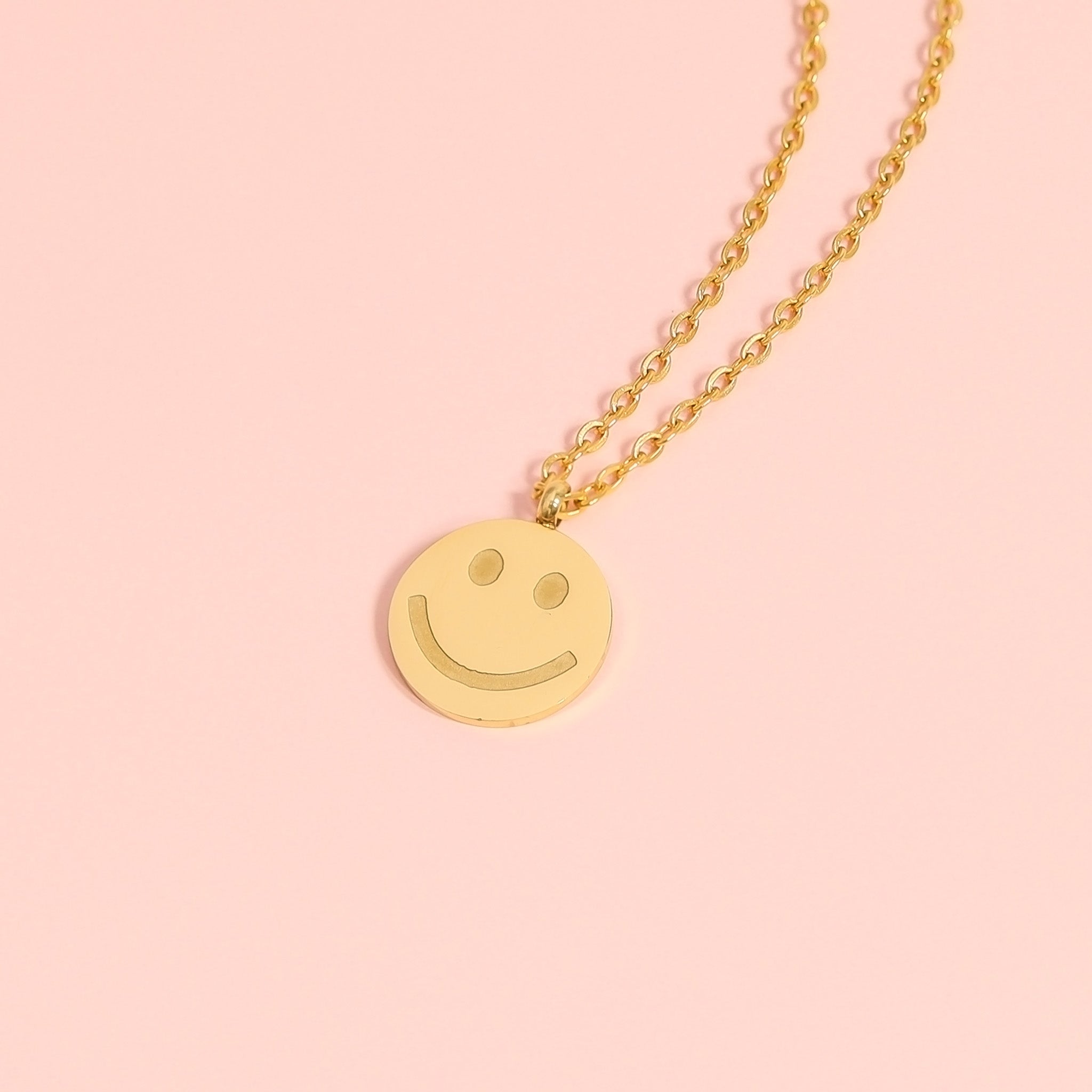 Gold Smiley Face Charm – 18K PVD Gold Plated Stainless Steel Pendant | Hypoallergenic Jewelry